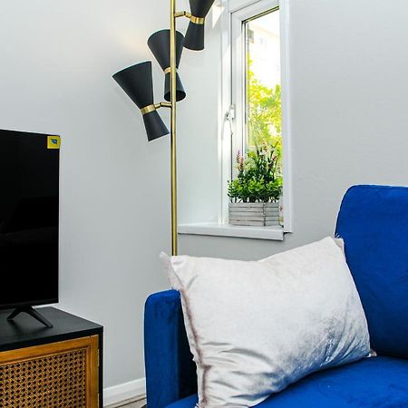 Greater London, 1 Bed London Flat, Parking, Nr Metro Stations, 15Mins To London Appartement Buitenkant foto