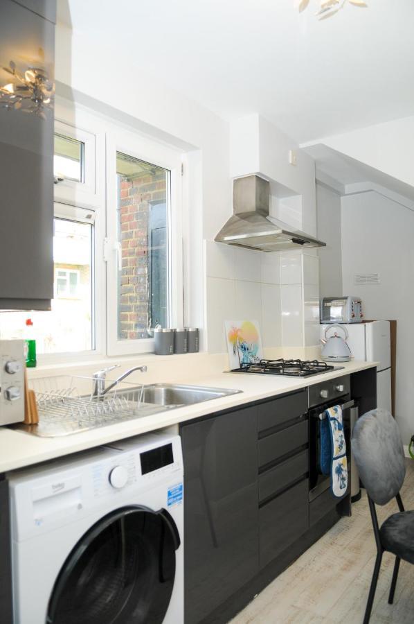 Greater London, 1 Bed London Flat, Parking, Nr Metro Stations, 15Mins To London Appartement Buitenkant foto