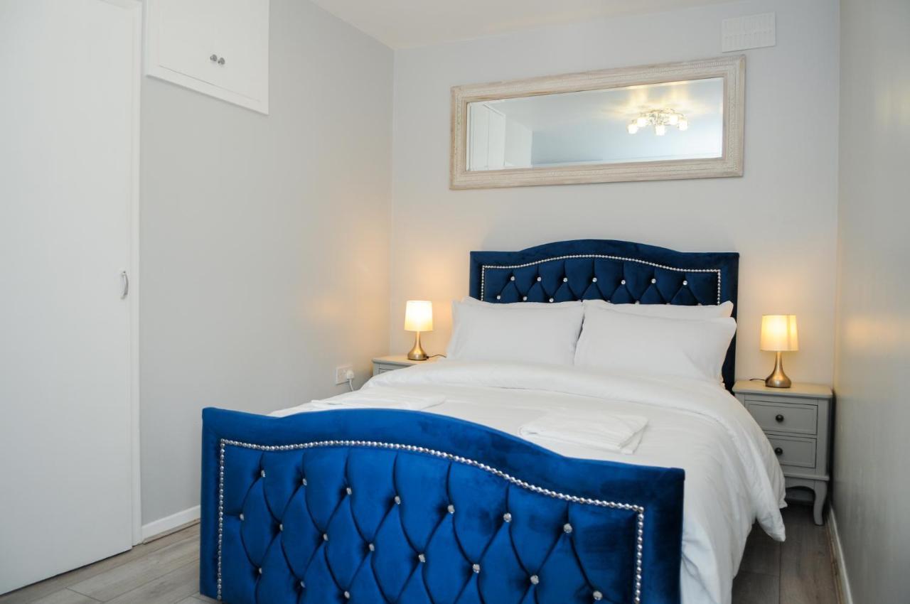 Greater London, 1 Bed London Flat, Parking, Nr Metro Stations, 15Mins To London Appartement Buitenkant foto