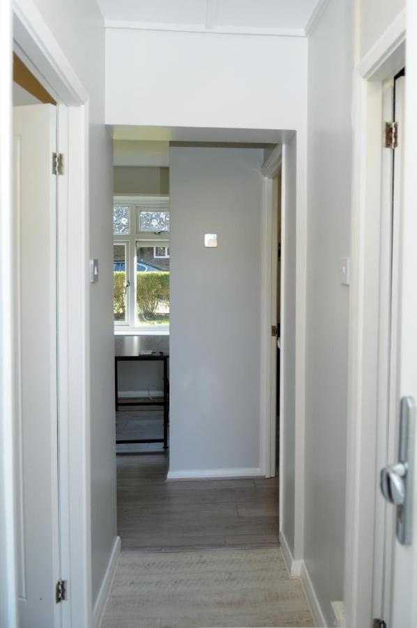 Greater London, 1 Bed London Flat, Parking, Nr Metro Stations, 15Mins To London Appartement Buitenkant foto