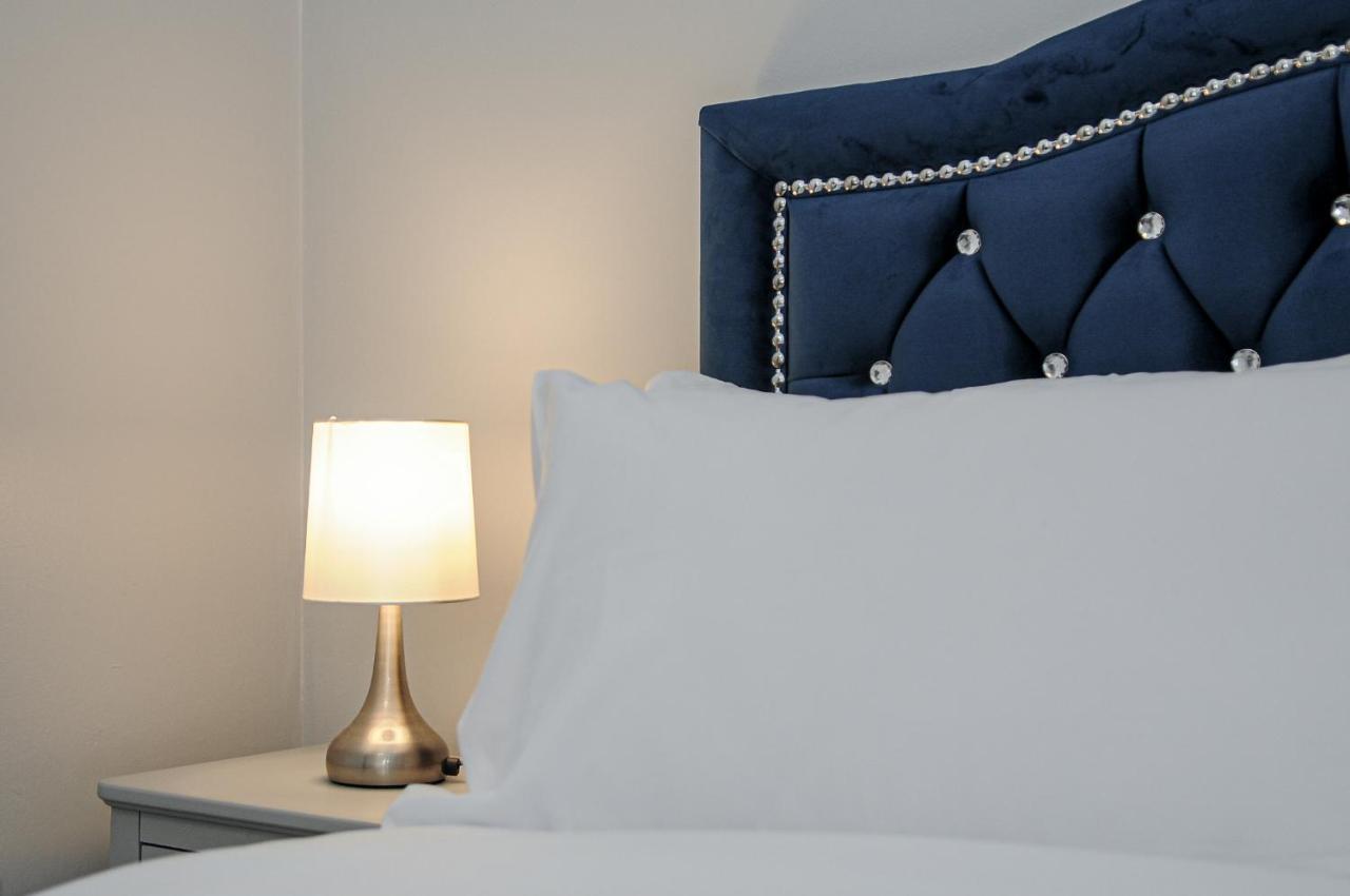 Greater London, 1 Bed London Flat, Parking, Nr Metro Stations, 15Mins To London Appartement Buitenkant foto